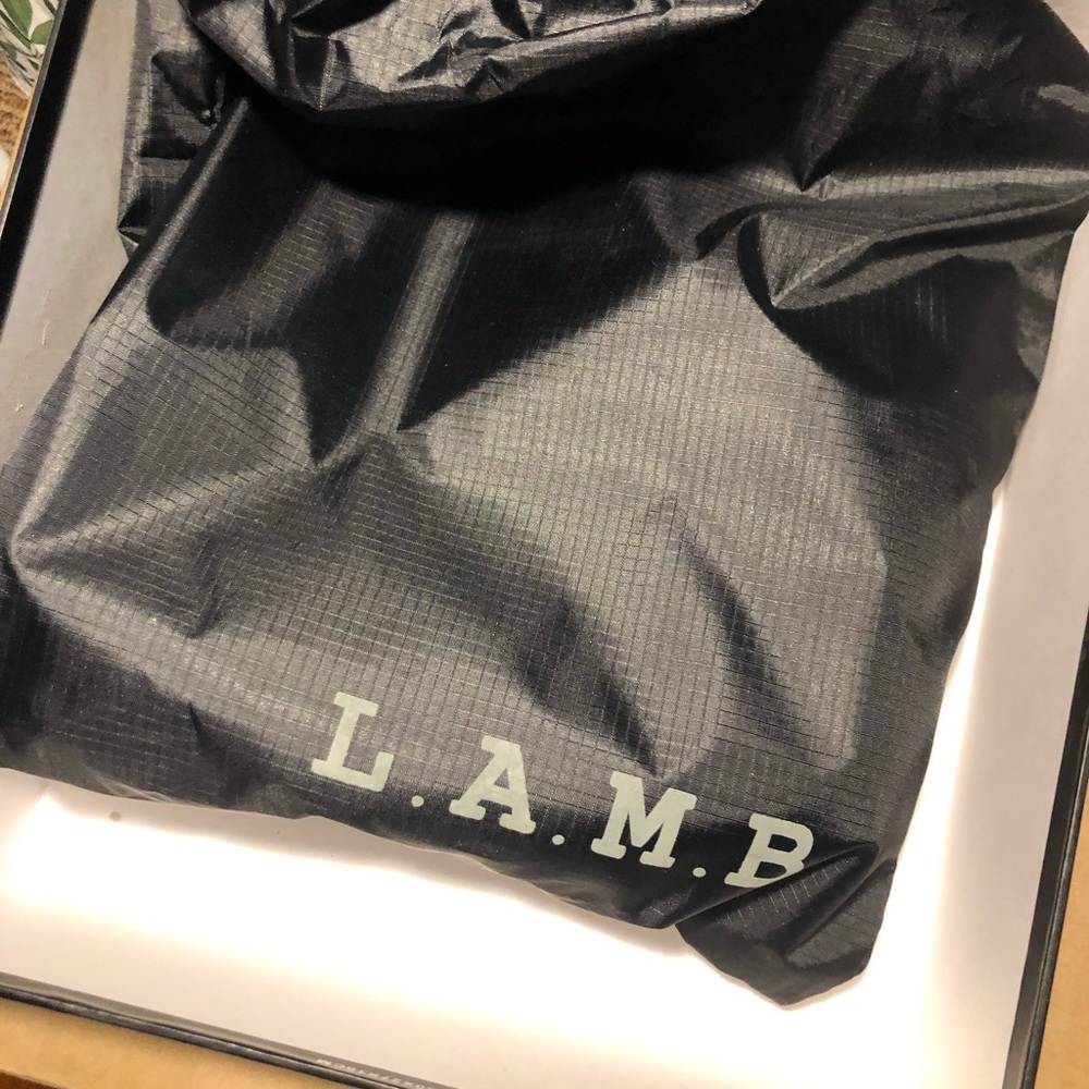 L.A.M.B - Picture 4 of 5